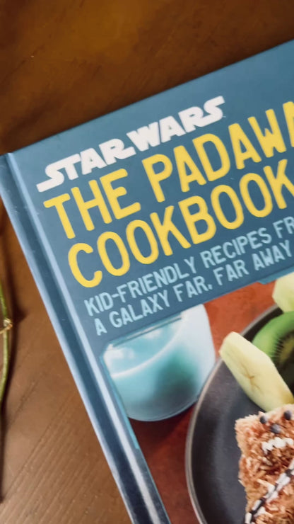 Star Wars: The Padawan Cookbook: Kid-Friendly Recipes from a Galaxy Far, Far Away